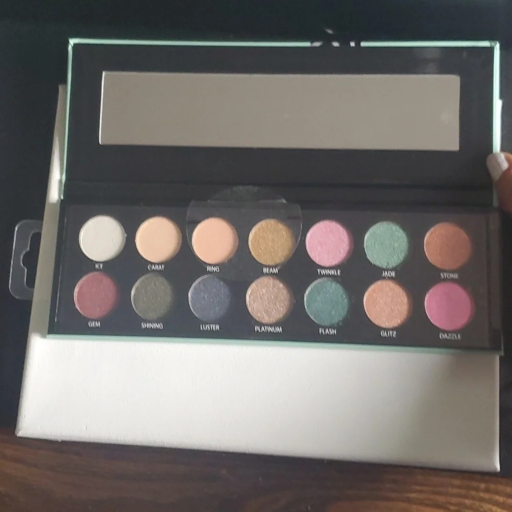 Diamond 14 Color Eyeshadow Palette